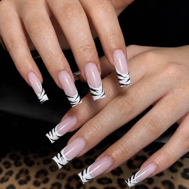 French zébrée noir et blanc, pose longue carrée